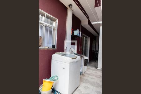 Casa à venda com 225m², 5 quartos e 1 vaga Casa à venda com 225m², 5 quartos e 1 vagaLavanderia/Jardim