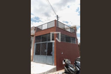 Casa à venda com 225m², 5 quartos e 1 vaga Casa à venda com 225m², 5 quartos e 1 vagaFachada