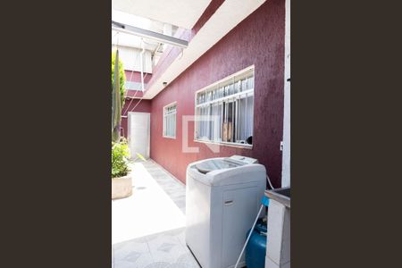 Casa à venda com 225m², 5 quartos e 1 vaga Casa à venda com 225m², 5 quartos e 1 vagaLavanderia/Jardim