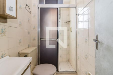 Banheiro de apartamento à venda com 1 quarto, 49m² em Medianeira, Porto Alegre