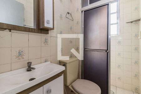 Banheiro de apartamento à venda com 1 quarto, 49m² em Medianeira, Porto Alegre