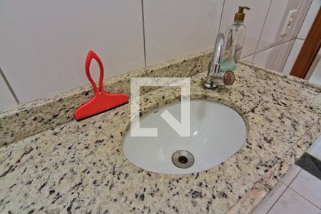 Lavabo de casa para alugar com 3 quartos, 133m² em Vila Palmeiras, São Paulo