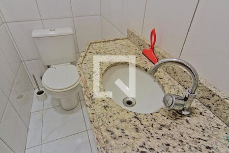 Lavabo de casa para alugar com 3 quartos, 133m² em Vila Palmeiras, São Paulo