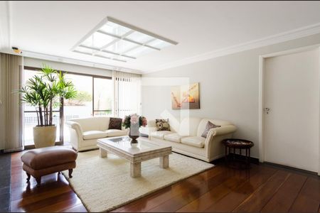 Apartamento à venda com 188m², 4 quartos e 3 vagas Apartamento à venda com 188m², 4 quartos e 3 vagasÁrea comum do condomínio
