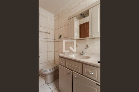 Banheiro de apartamento para alugar com 1 quarto, 28m² em Rubem Berta, Porto Alegre