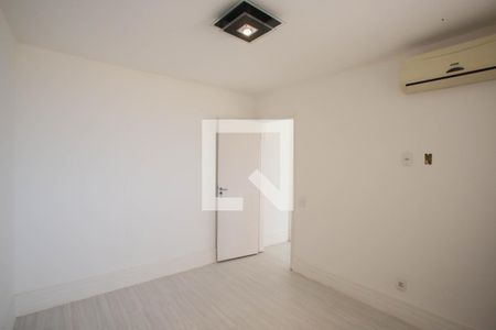 Apartamento à venda com 175m², 4 quartos e 1 vaga Apartamento à venda com 175m², 4 quartos e 1 vagaQuarto Suíte 2