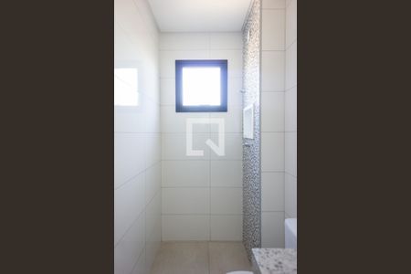 Banheiro de apartamento à venda com 1 quarto, 29m² em Vila Bertioga, São Paulo