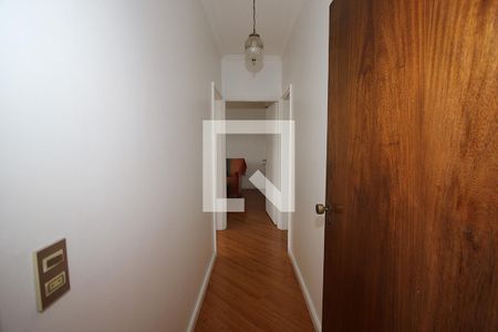 Corredor dos Quartos de apartamento para alugar com 3 quartos, 81m² em Sumaré, São Paulo