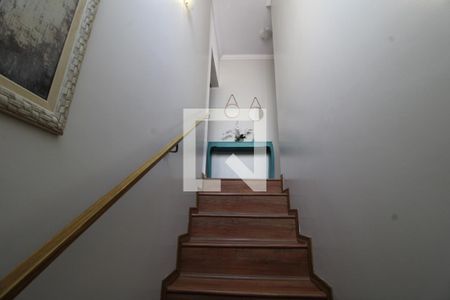 Escada de casa à venda com 4 quartos, 270m² em Vila Isa, São Paulo