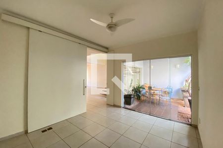Sala de TV de casa de condomínio para alugar com 3 quartos, 250m² em Nova Aliança, Ribeirão Preto
