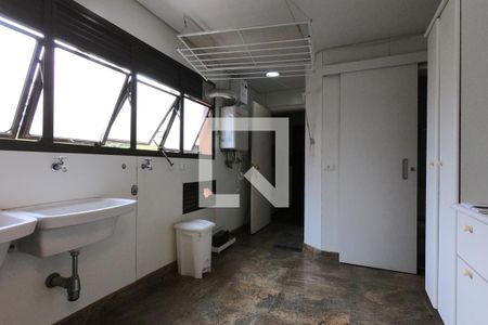 Apartamento para alugar com 300m², 3 quartos e 5 vagas Apartamento para alugar com 300m², 3 quartos e 5 vagasÁrea de Serviço