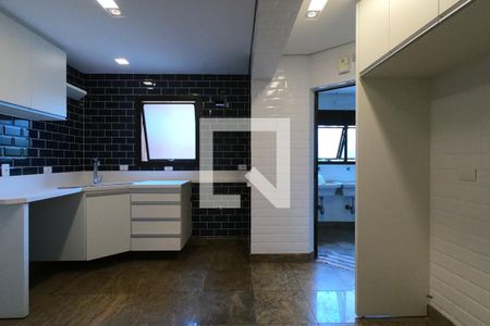 Apartamento para alugar com 300m², 3 quartos e 5 vagas Apartamento para alugar com 300m², 3 quartos e 5 vagasCozinha