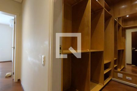 Apartamento para alugar com 300m², 3 quartos e 5 vagas Apartamento para alugar com 300m², 3 quartos e 5 vagasRoupeiro