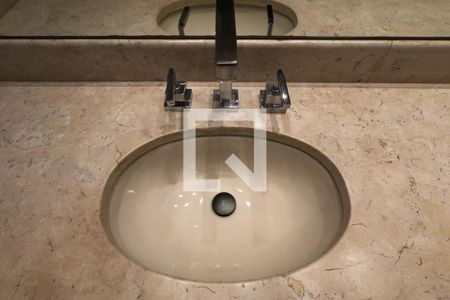 Apartamento para alugar com 300m², 3 quartos e 5 vagas Apartamento para alugar com 300m², 3 quartos e 5 vagasBanheiro da Suíte