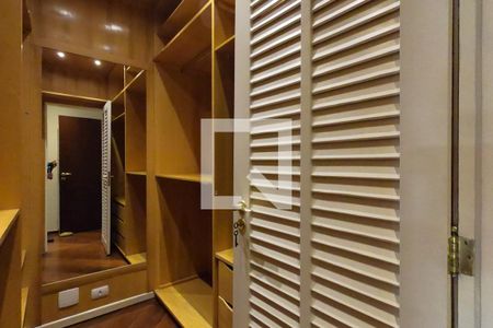 Apartamento para alugar com 300m², 3 quartos e 5 vagas Apartamento para alugar com 300m², 3 quartos e 5 vagasRoupeiro