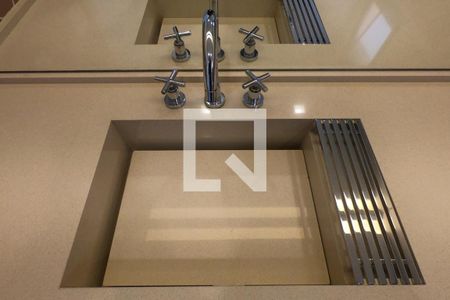 Apartamento para alugar com 300m², 3 quartos e 5 vagas Apartamento para alugar com 300m², 3 quartos e 5 vagasBanheiro da Suíte 2