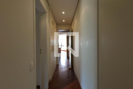 Apartamento para alugar com 300m², 3 quartos e 5 vagas Apartamento para alugar com 300m², 3 quartos e 5 vagasCorredor