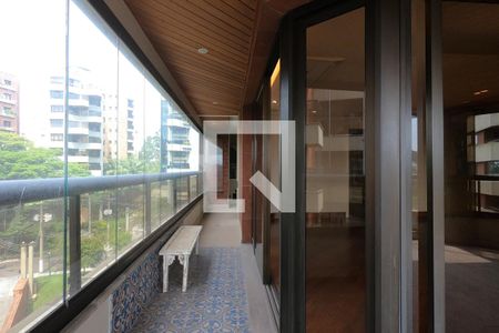 Apartamento para alugar com 300m², 3 quartos e 5 vagas Apartamento para alugar com 300m², 3 quartos e 5 vagasVaranda da Sala