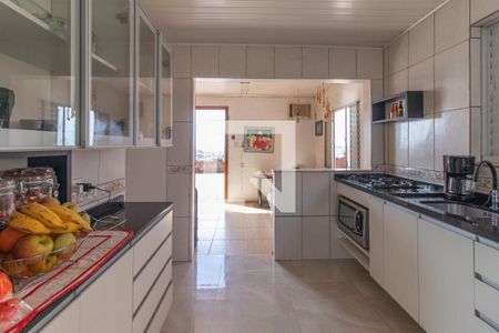 Cozinha de casa à venda com 2 quartos, 140m² em Coronel Aparício Borges, Porto Alegre