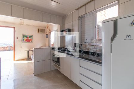 Cozinha de casa à venda com 2 quartos, 140m² em Coronel Aparício Borges, Porto Alegre