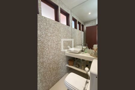 Lavabo de casa de condomínio à venda com 3 quartos, 350m² em Alphaville, Santana de Parnaíba