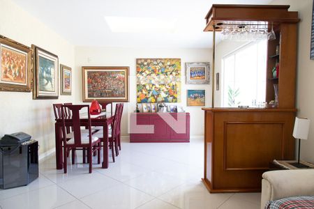 Sala  de casa de condomínio à venda com 4 quartos, 200m² em Vargem Pequena, Rio de Janeiro