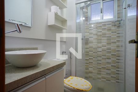 Banheiro de apartamento à venda com 1 quarto, 42m² em Jardim Itu Sabará, Porto Alegre