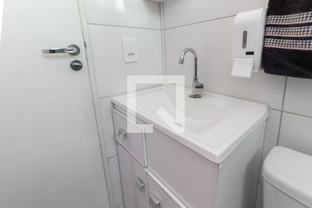 Banheiro Social de apartamento à venda com 2 quartos, 44m² em Dom Silverio, Belo Horizonte