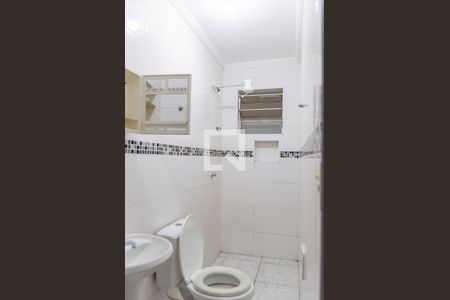 Banheiro de casa para alugar com 1 quarto, 18m² em Ferrazópolis, São Bernardo do Campo