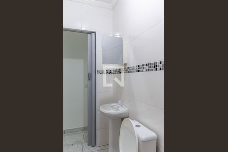 Banheiro de casa para alugar com 1 quarto, 18m² em Ferrazópolis, São Bernardo do Campo