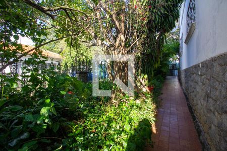 Casa à venda com 300m², 3 quartos e 3 vagas Casa à venda com 300m², 3 quartos e 3 vagasJardim