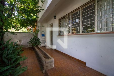 Casa à venda com 300m², 3 quartos e 3 vagas Casa à venda com 300m², 3 quartos e 3 vagasVaranda