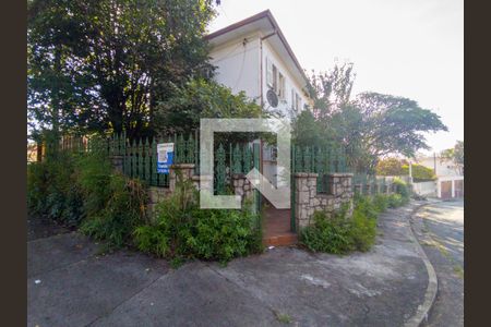 Casa à venda com 300m², 3 quartos e 3 vagas Casa à venda com 300m², 3 quartos e 3 vagasFachada