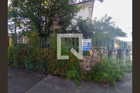 Casa à venda com 300m², 3 quartos e 3 vagas Casa à venda com 300m², 3 quartos e 3 vagasFachada