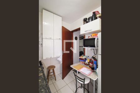 Cozinha de apartamento à venda com 2 quartos, 50m² em Jardim America, Belo Horizonte