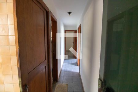 Corredor  de apartamento à venda com 3 quartos, 80m² em Fonseca, Niterói