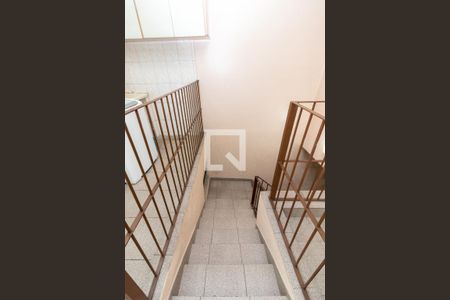 Casa à venda com 180m², 3 quartos e sem vaga Casa à venda com 180m², 3 quartos e sem vagaEscada