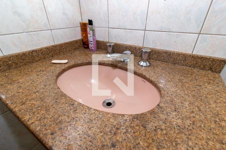 Casa à venda com 180m², 3 quartos e sem vaga Casa à venda com 180m², 3 quartos e sem vagaBanheiro 2