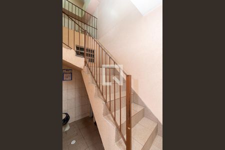 Casa à venda com 180m², 3 quartos e sem vaga Casa à venda com 180m², 3 quartos e sem vagaEscada