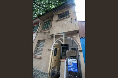 Casa à venda com 100m², 2 quartos e sem vaga Casa à venda com 100m², 2 quartos e sem vagaFachada