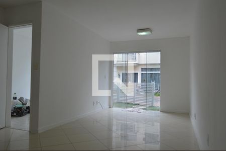 Casa de condomínio para alugar com 98m², 4 quartos e 1 vagaSala