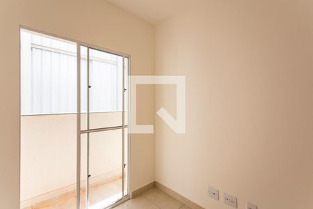 Sala de apartamento para alugar com 2 quartos, 50m² em Santa Mônica, Uberlândia