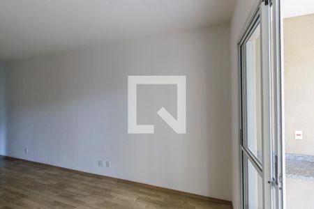 Sala de TV de apartamento à venda com 3 quartos, 70m² em Jardim Tupanci, Barueri