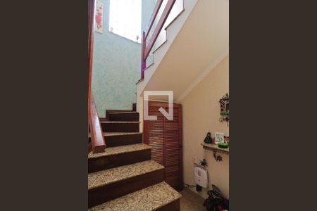 Escada de casa para alugar com 3 quartos, 250m² em Parque Sao Domingos, São Paulo