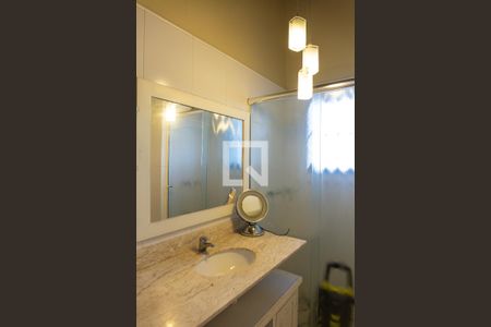 Casa de condomínio para alugar com 228m², 3 quartos e 3 vagas Casa de condomínio para alugar com 228m², 3 quartos e 3 vagasBanheiro do terraço