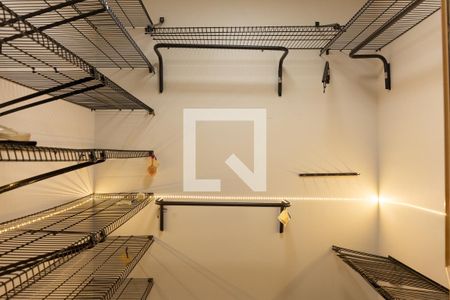 Casa de condomínio para alugar com 228m², 3 quartos e 3 vagas Casa de condomínio para alugar com 228m², 3 quartos e 3 vagasCloset da suíte