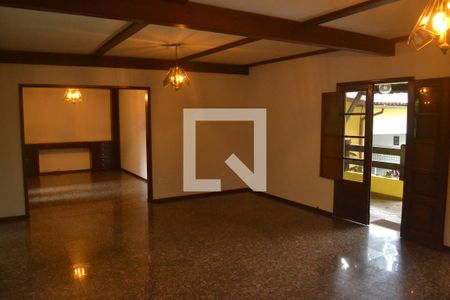 Sala 1 de casa de condomínio à venda com 5 quartos, 350m² em Badu, Niterói