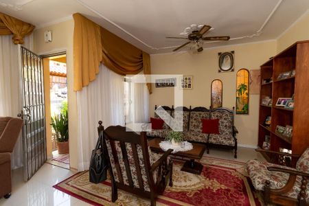 Sala de estar de casa à venda com 3 quartos, 240m² em Jardim Floresta, Porto Alegre