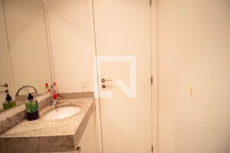 Lavabo de apartamento à venda com 4 quartos, 232m² em Vila Ipojuca, São Paulo