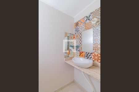 Banheiro de apartamento à venda com 1 quarto, 49m² em Santo Antônio, Porto Alegre